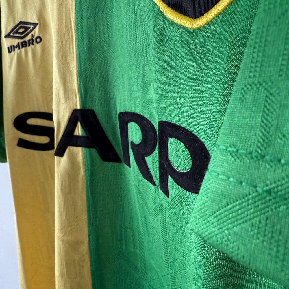 Eric Cantona Manchester United New Menβs Retro Vintage Umbro Soccer Jersey - Picture 5 of 11